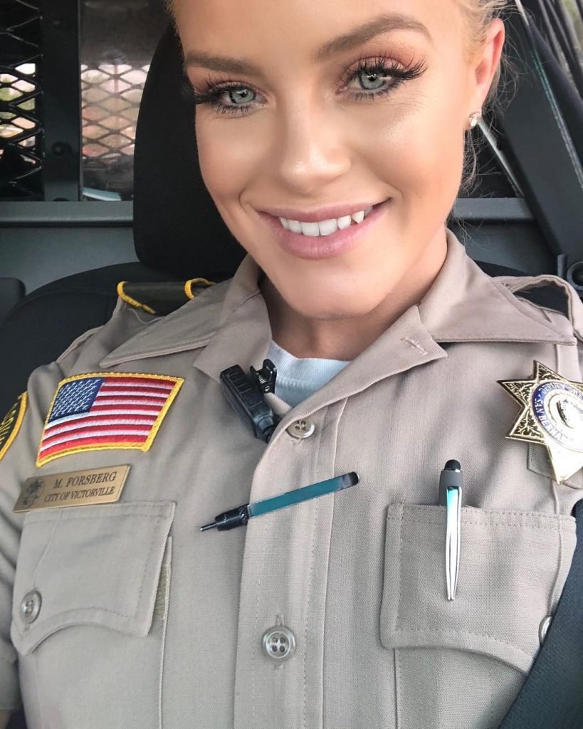 28 Female Soldiers Who Look Super Gorgeous Both In And Out Of Uniform