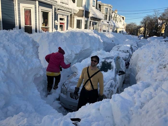 35 Photos Show How Canadians Are Dealing With Unprecedented Snowstorm